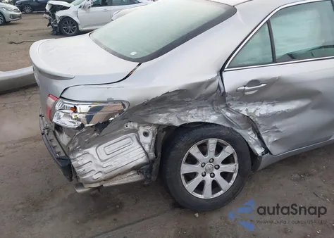 2007 Toyota Camry Xle V6 z USA, uszkodzony, nr VIN 4T1BK46KX7U517002